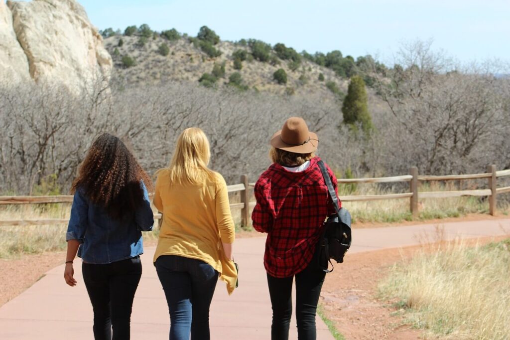 Meet New People While Traveling